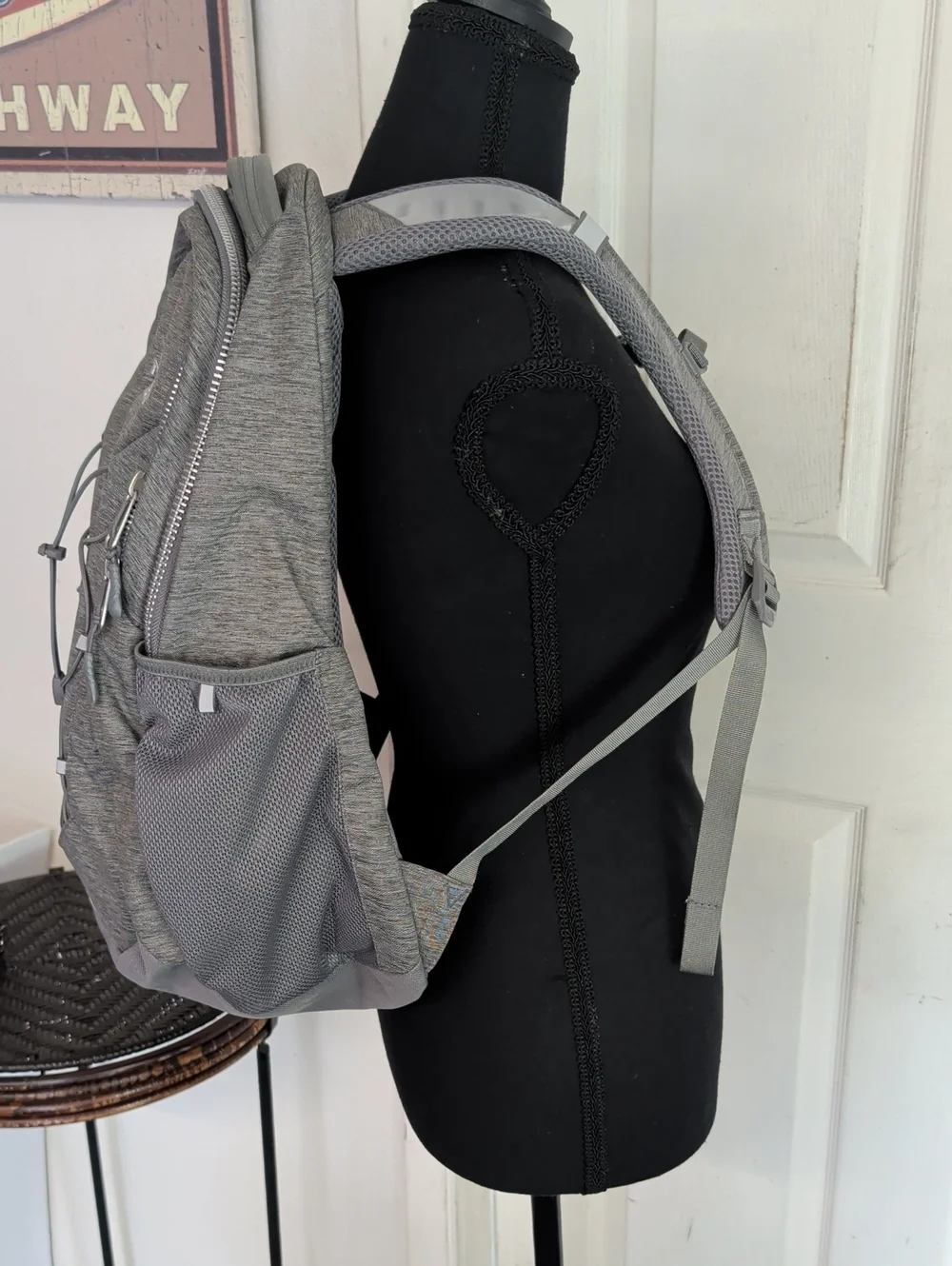 THE NORTH FACE WOMEN'S LUXE BACKPACK GRAY